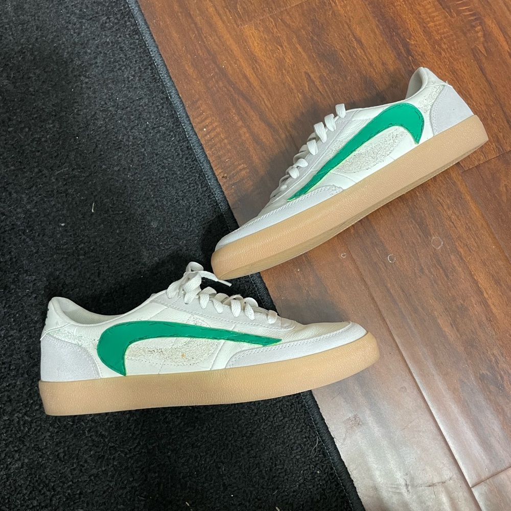 Nike killshot.